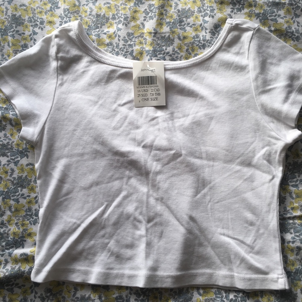 White crop top !
